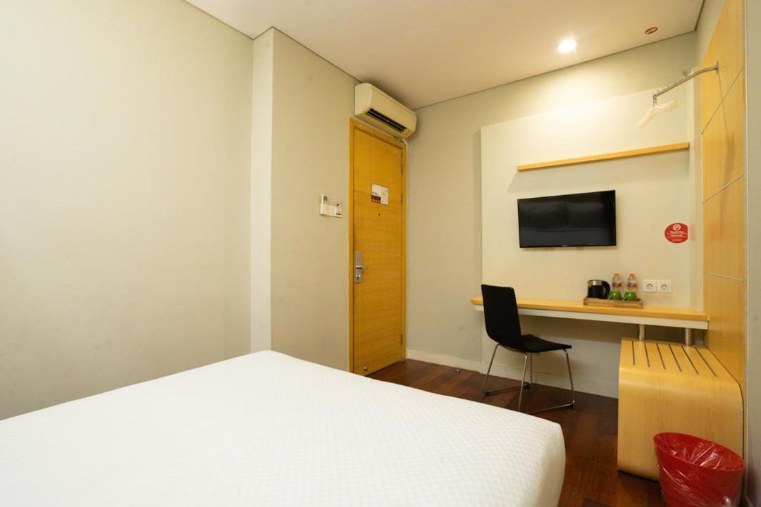 Life Hotel Stasiun Kota Сурабая Екстериор снимка