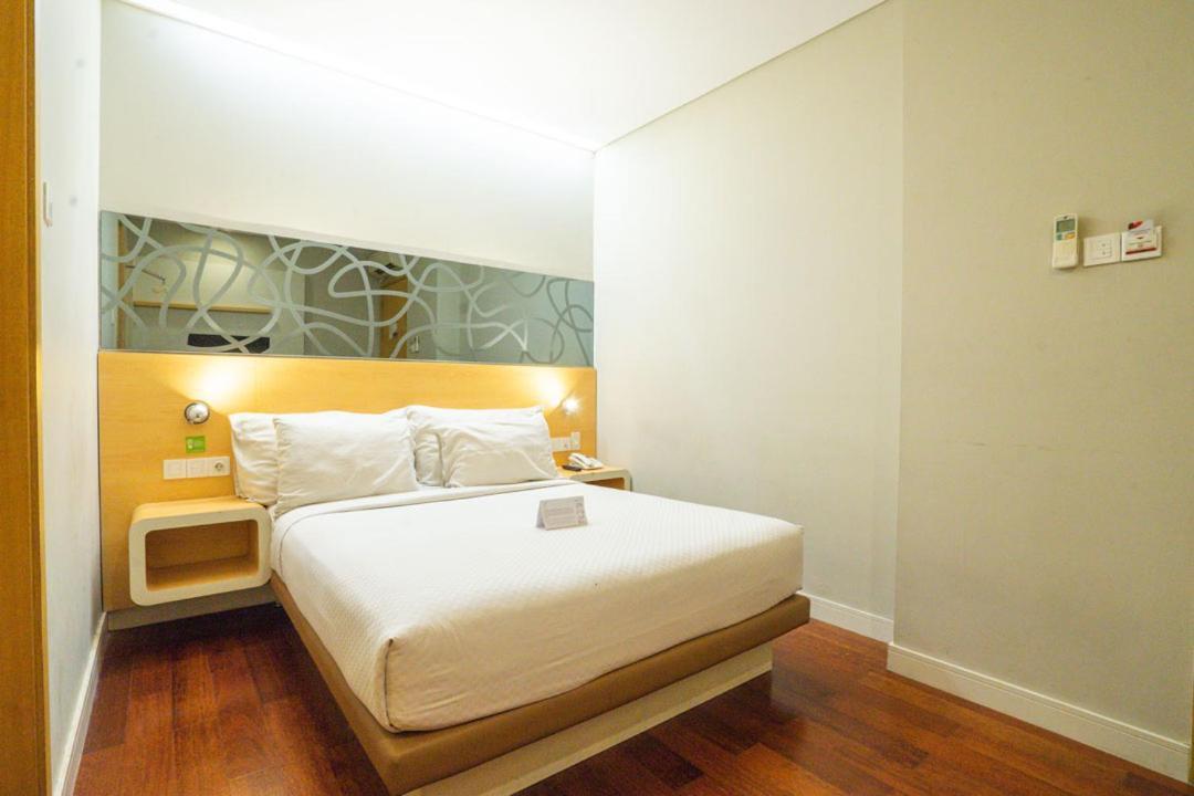 Life Hotel Stasiun Kota Сурабая Екстериор снимка
