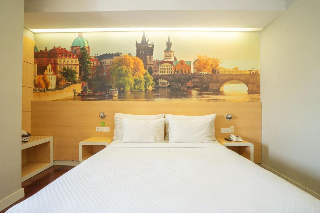 Life Hotel Stasiun Kota Сурабая Стая снимка