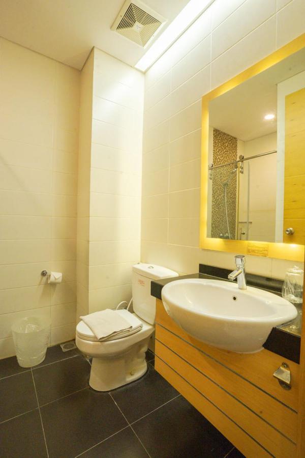 Life Hotel Stasiun Kota Сурабая Екстериор снимка