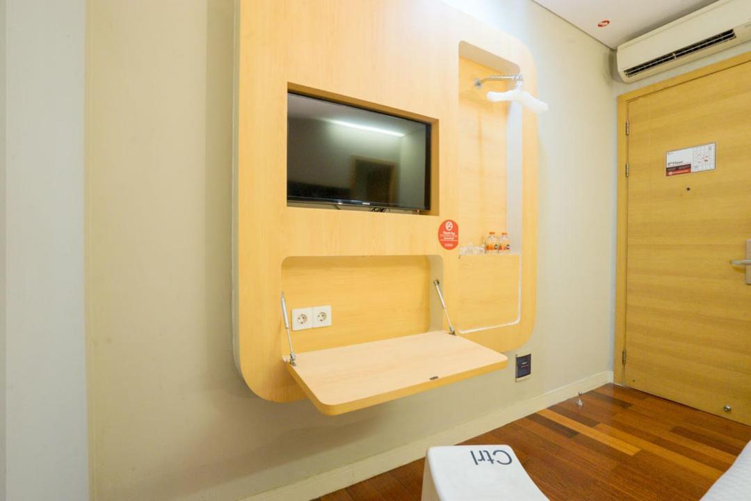Life Hotel Stasiun Kota Сурабая Екстериор снимка