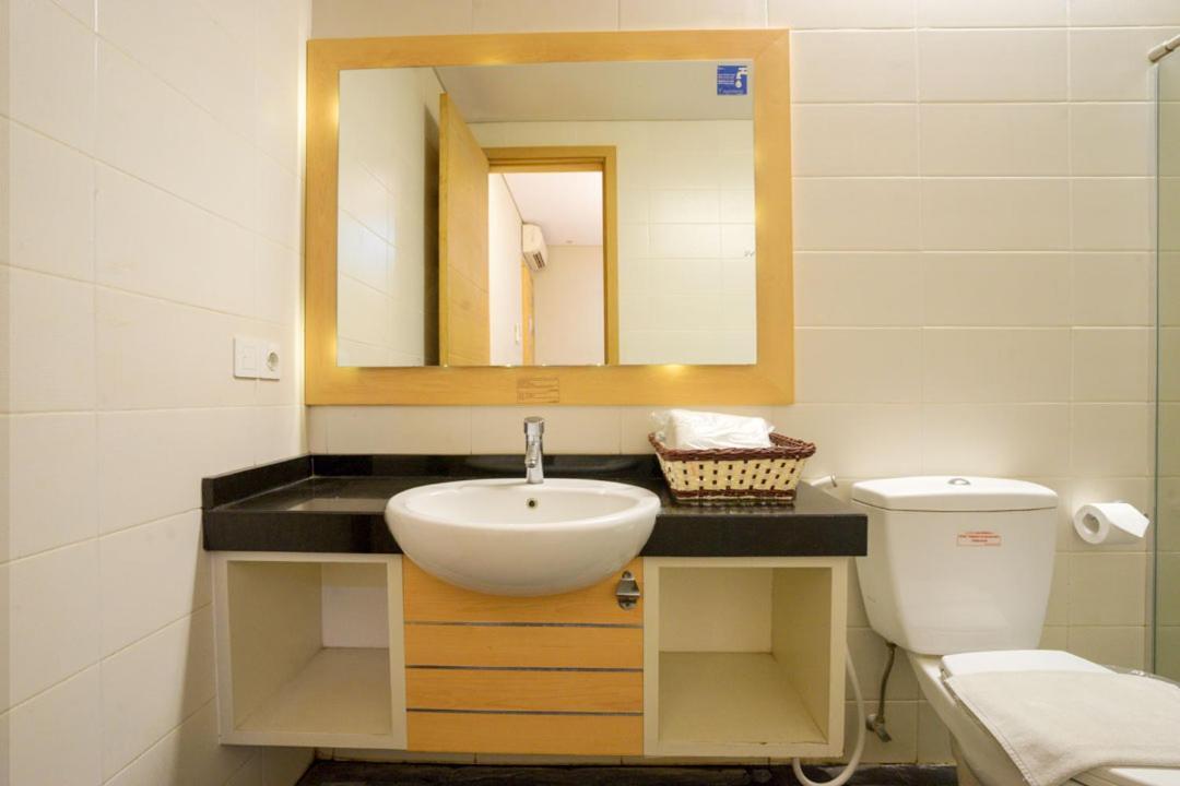 Life Hotel Stasiun Kota Сурабая Екстериор снимка