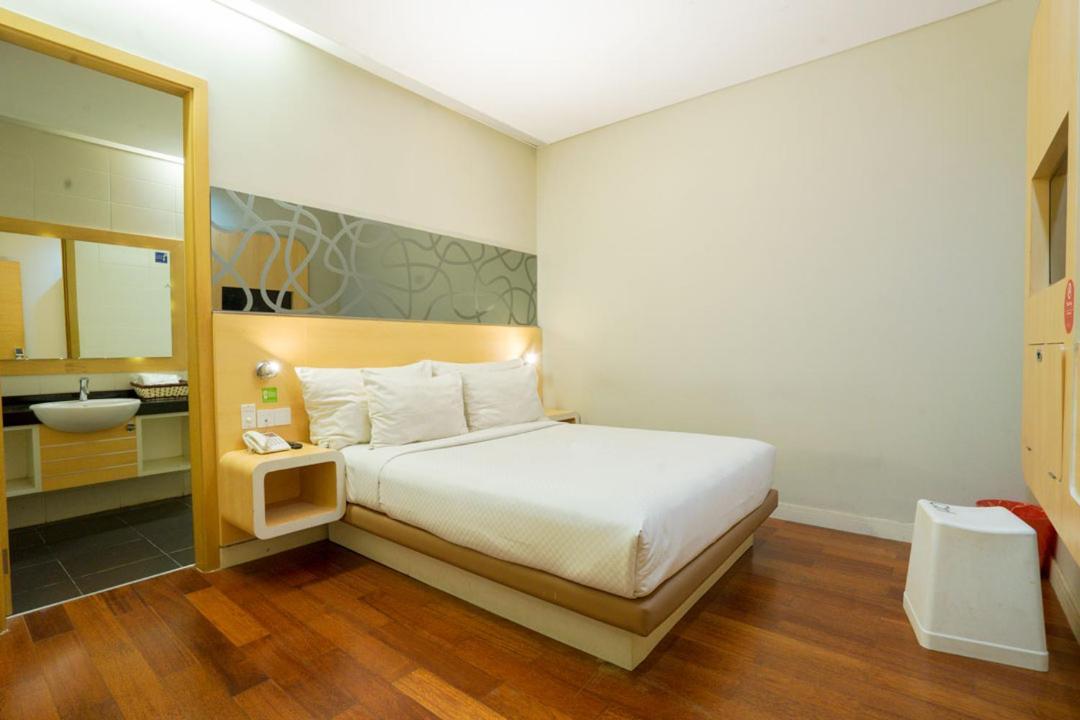 Life Hotel Stasiun Kota Сурабая Стая снимка